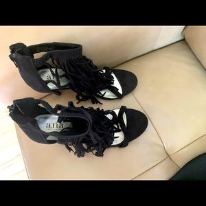 black fringed pumps size 9
